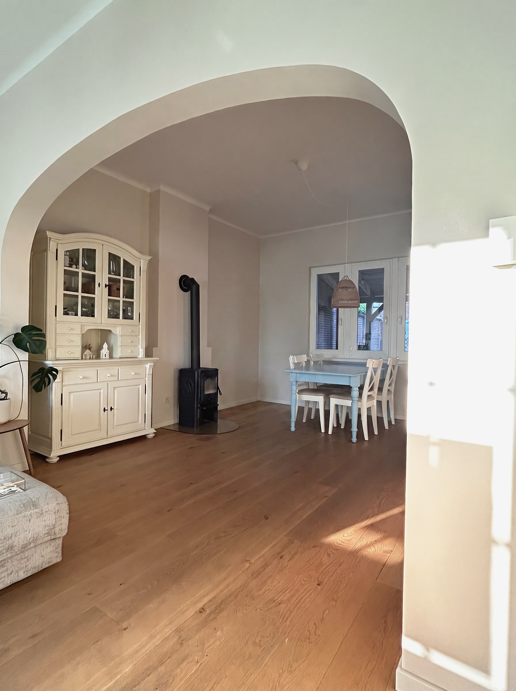 Salon met houtkachel