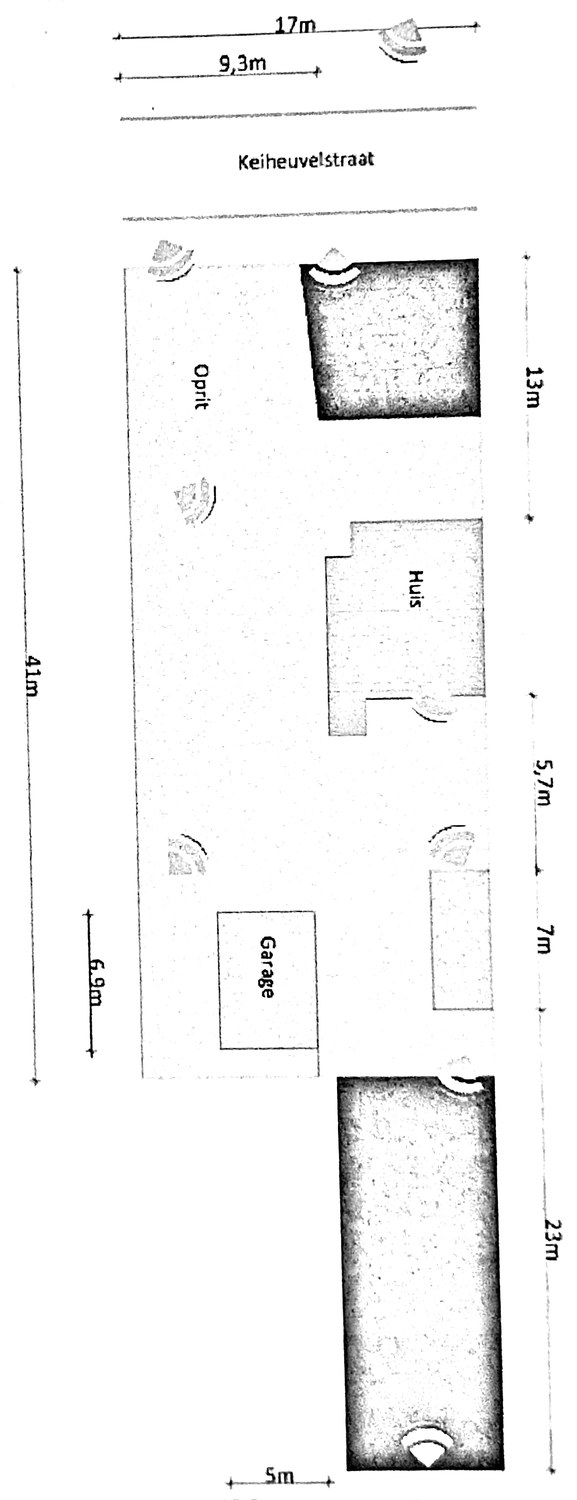 Perceelplan met woning, oprit en garage